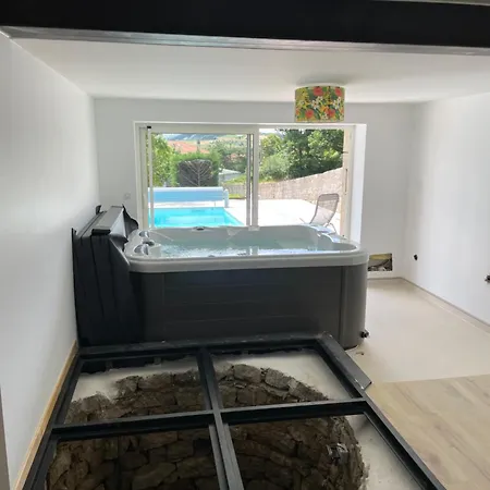 Authentique Au Coeur De Avec Piscine Privee, Jacuzzi Et Terrain De Petanque